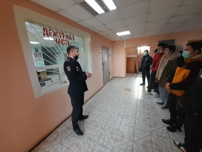 «Студенческий десант» пришел в гости к красноярским полицейским