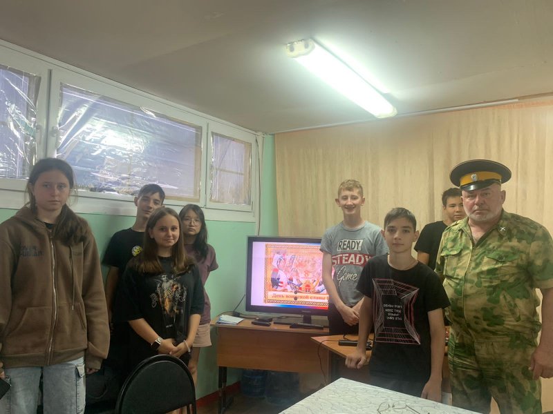 Общественники красноярской районной полиции рассказали воспитанникам и педагогам летнего лагеря о Бородинском сражении